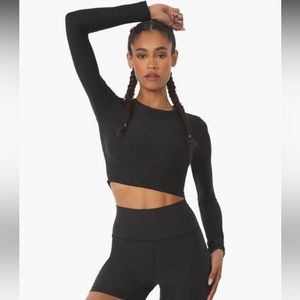 WeWoreWhat Black Cropped Long Sleeve Stretch Tech T-shirt